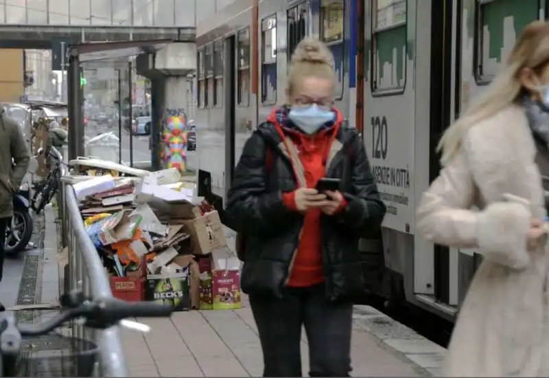 milano   cumuli di rifiuti per strada per lo sciopero dei netturbini   21