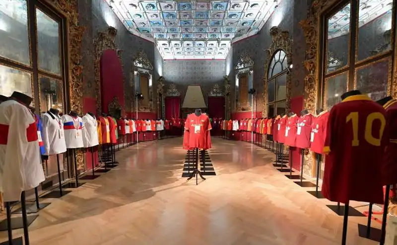 mostra delle 101 maglie della roma (2)