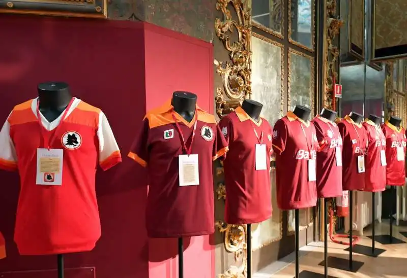 mostra delle 101 maglie della roma (6)