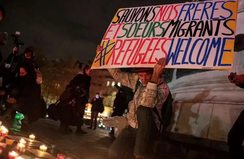 proteste in francia contro i naufragi nella manica 