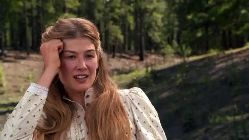 rosamund pike   hostiles 