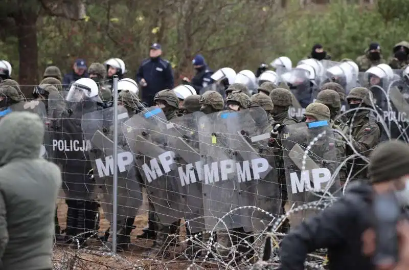 SCONTRI AL CONFINE TRA POLONIA E BIELORUSSIA