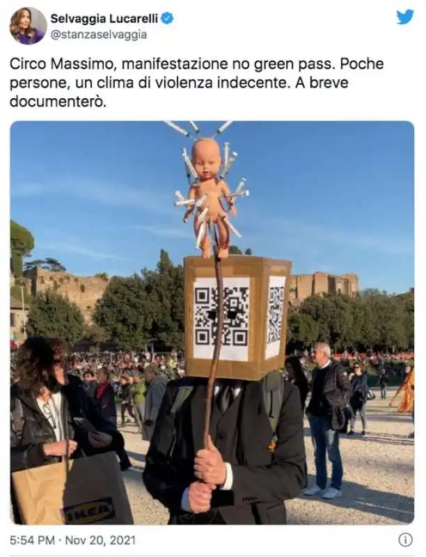 selvaggia lucarelli alla manifestazione no vax