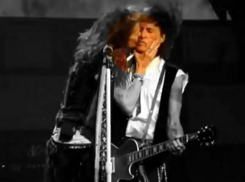 steven tyler joe perry bacio