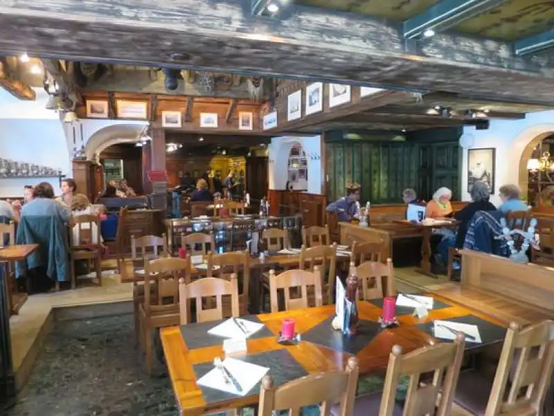 Walliserkanne di Zermatt, ristorante no vax Svizzera 2