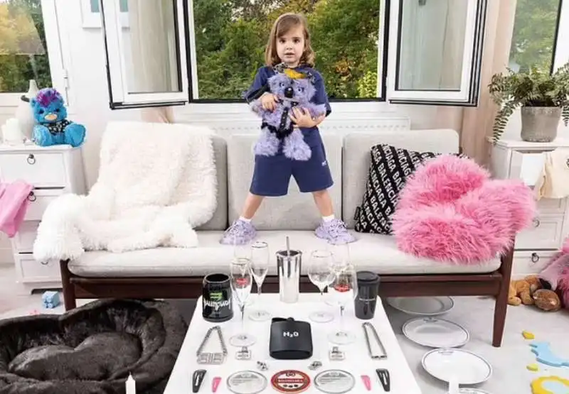 balenciaga e lo spot con i bimbi e gli oggetti bondage 1