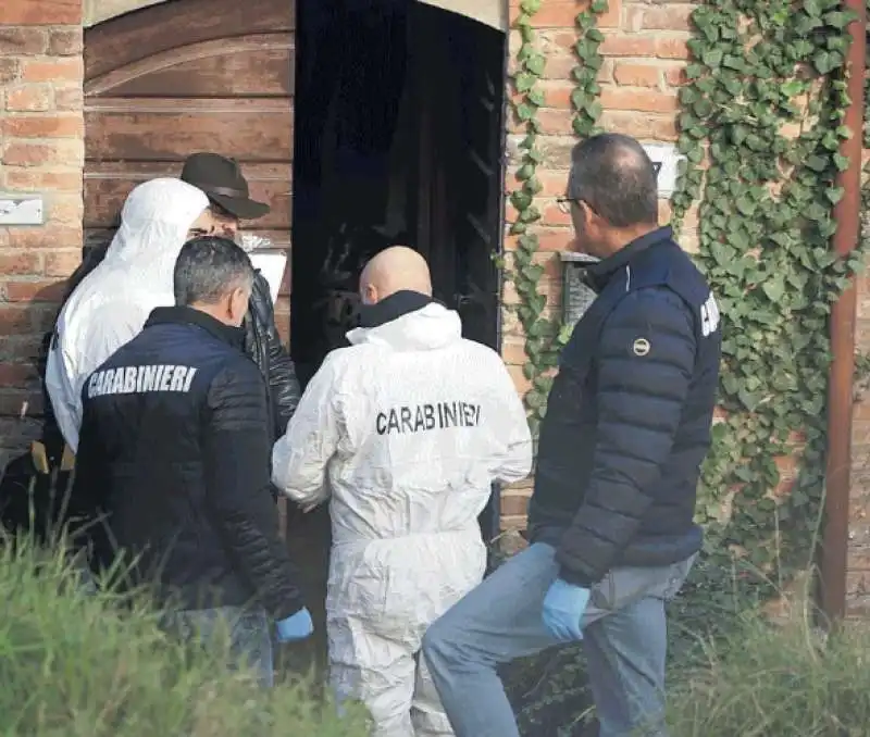 CARABINIERI A CASA DI Marina Mouritch