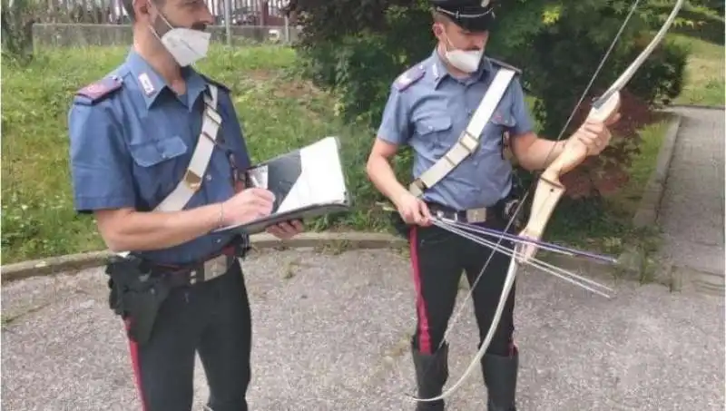 carabinieri con arco