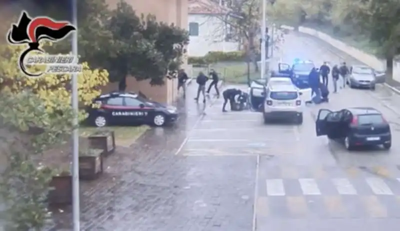 carabinieri sventano rapina a pescara