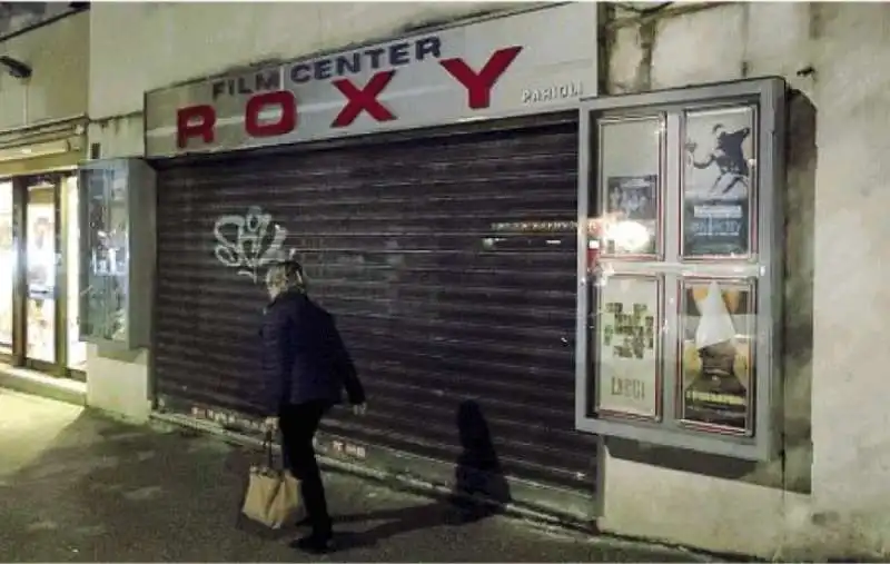 CINEMA ROXY CHIUSO