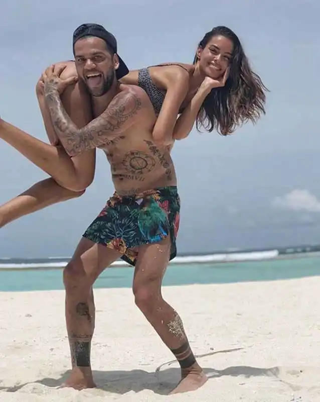 dani alves e la moglie joana sanz 1