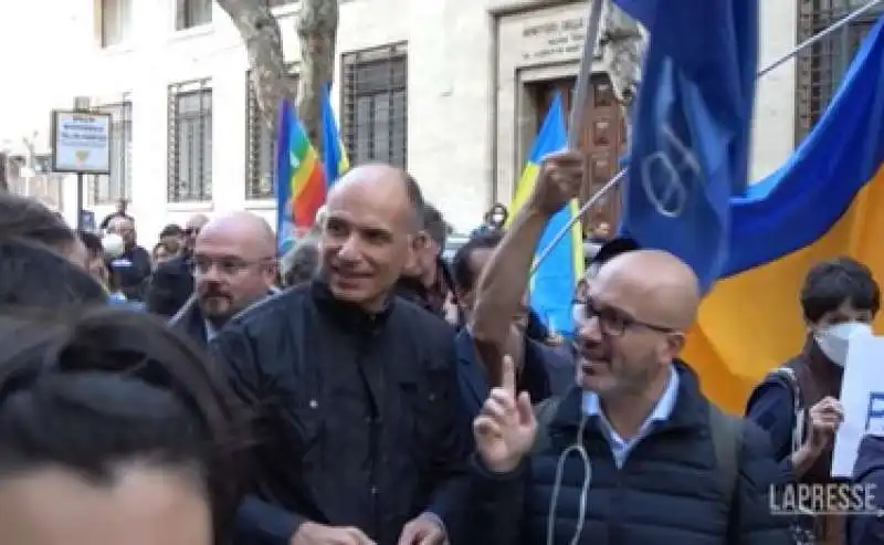 enrico letta manifestazione per la pace a roma