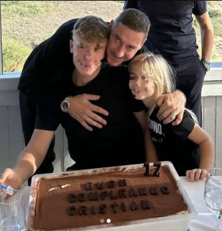 francesco totti con i figli christian e isabel 1