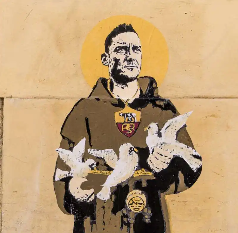 francesco totti    murale by tvboy   3