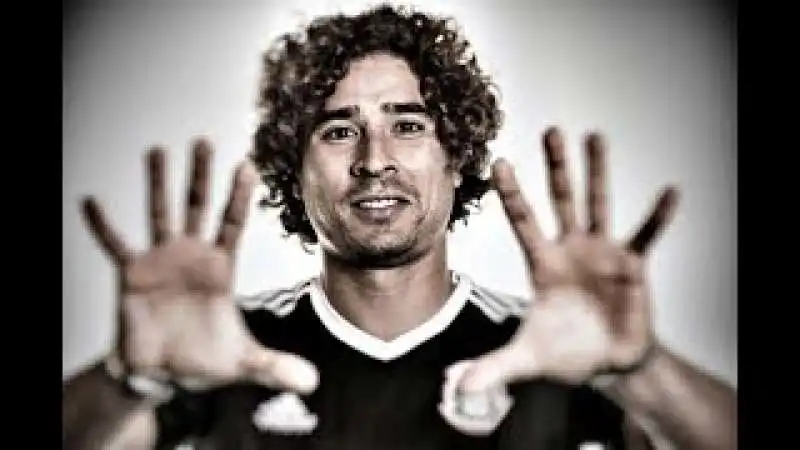 guillermo ochoa 10