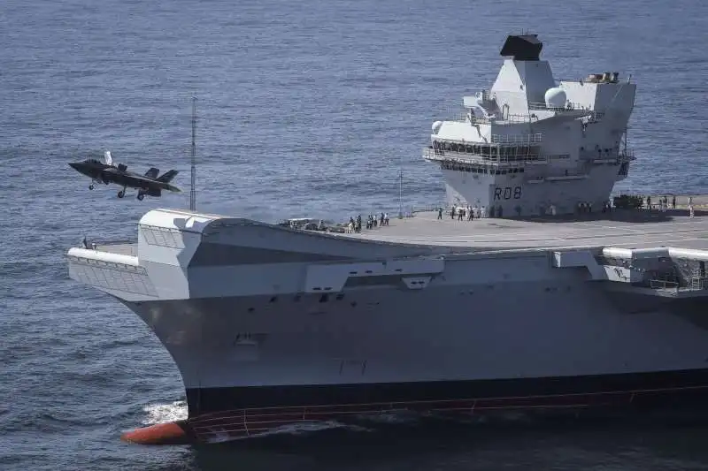 hms queen elizabeth  (r08)  r