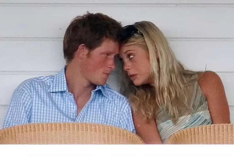 il principe harry nel 2006 con la fidanzata dell epoca, chelsy davy