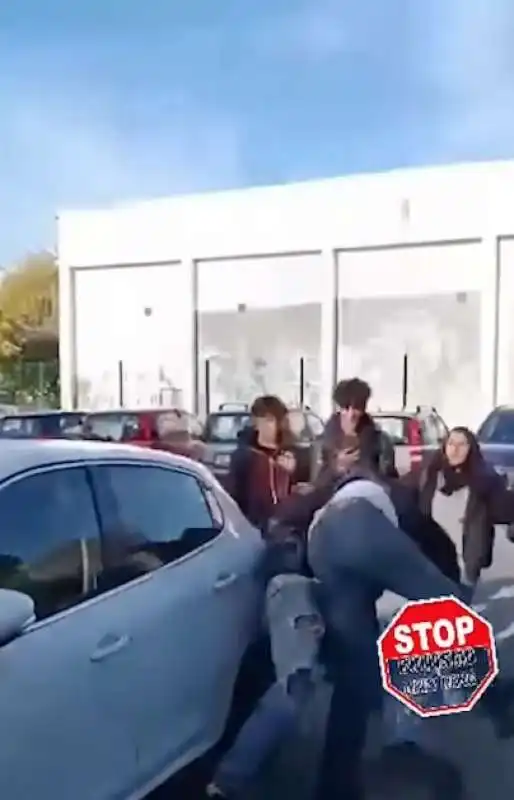 il video della rissa in una scuola di parma condiviso da salvini su instagram   6