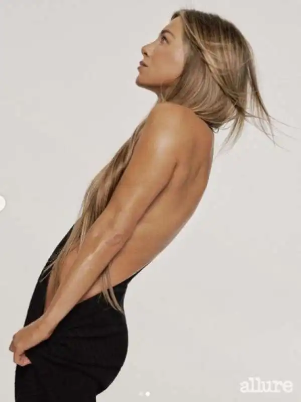 JENNIFER ANISTON SU ALLURE 