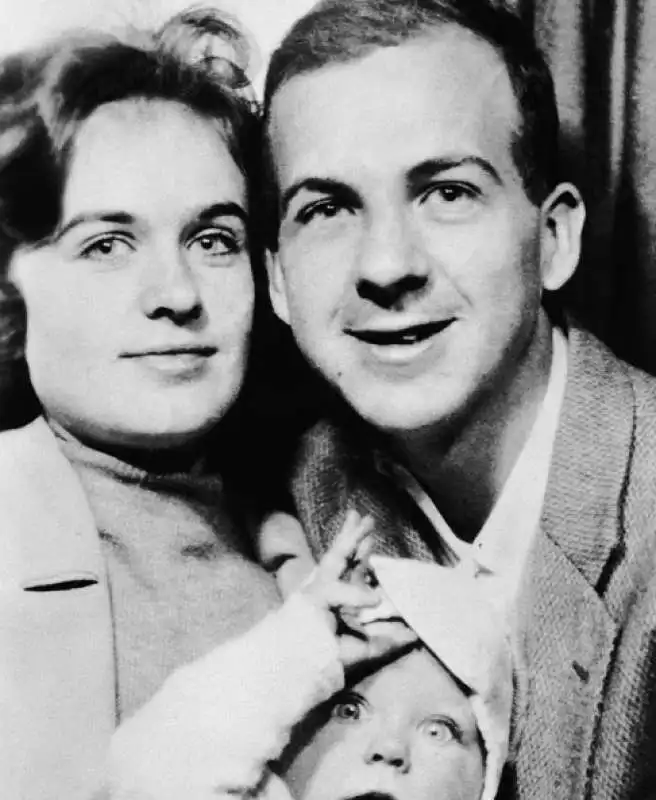 lee harvey oswald e la moglie marina 1