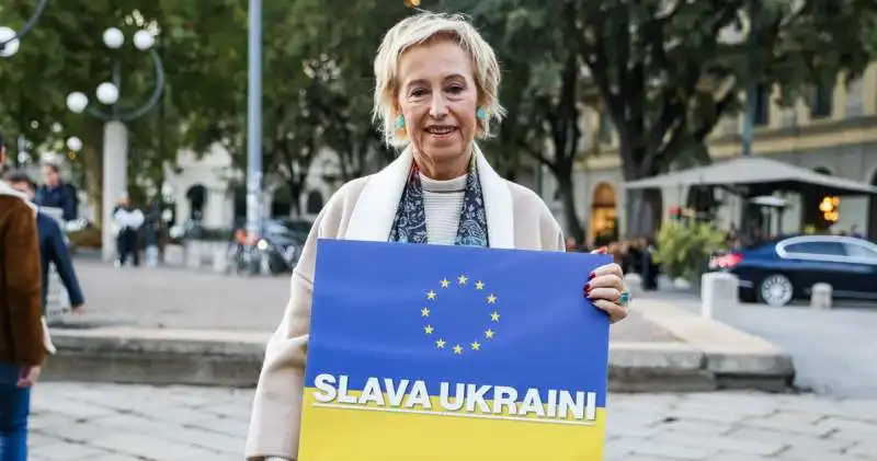 letizia moratti manifestazione pace milano