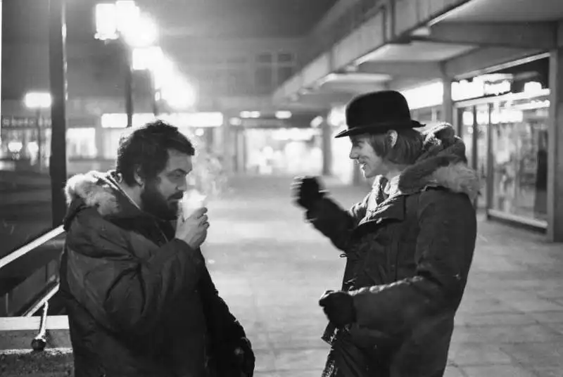 malcolm mcdowell e stanley kubrick sul set di arancia meccanica 5