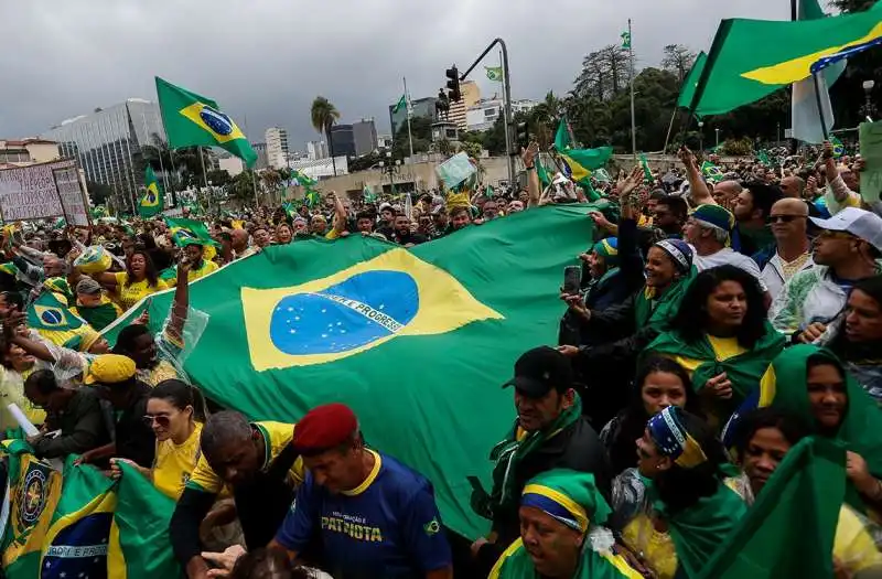 manifestanti pro bolsonaro in brasile 1