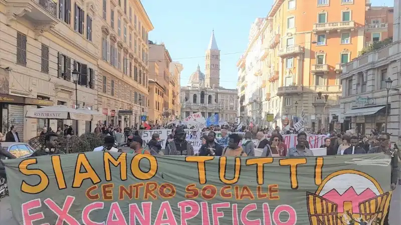 MANIFESTAZIONE CENTRO SOCIALE CASERTA