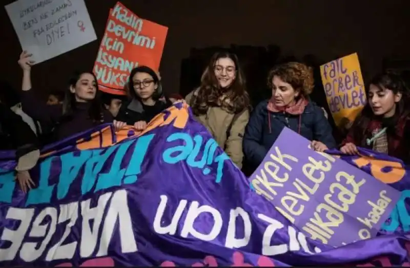 manifestazione contro la violenza sulle donne a istanbul   1