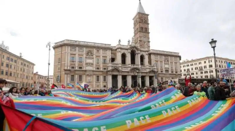 manifestazione per la pace milano