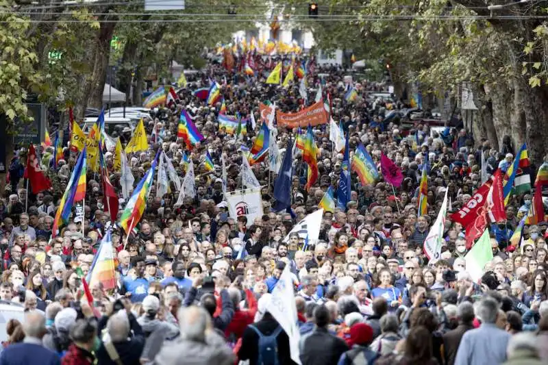 manifestazione per la pace milano 2