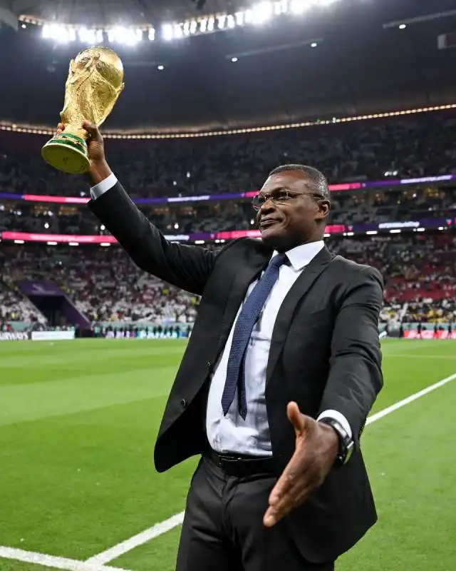 marcel desailly cerimonia di apertura mondiali qatar 2022 