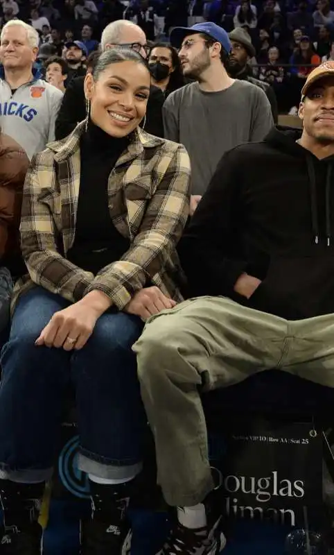 pete davidson e emily ratajkowski madison square garden15