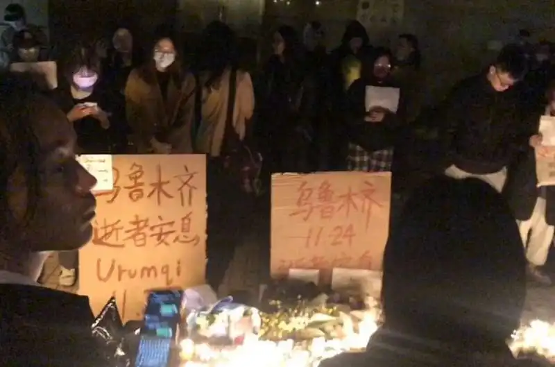 proteste in cina contro la strategia zero covid   4