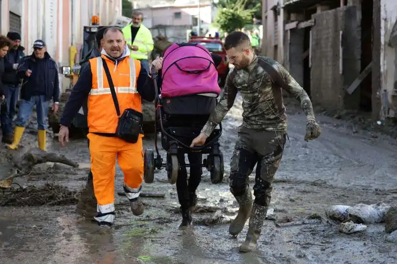 ricerche dei dispersi dopo la frana di casamicciola   11