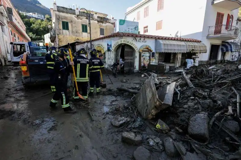 ricerche dei dispersi dopo la frana di casamicciola   38