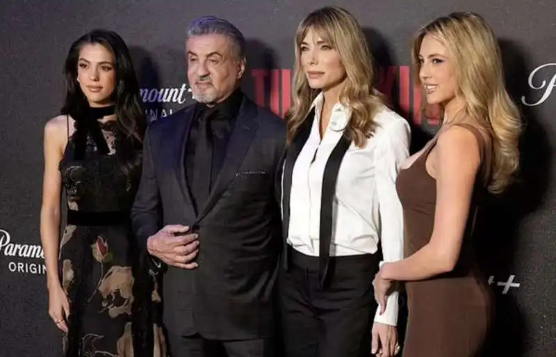 sylvester stallone con la moglie jennifer flavin e le figlie  2