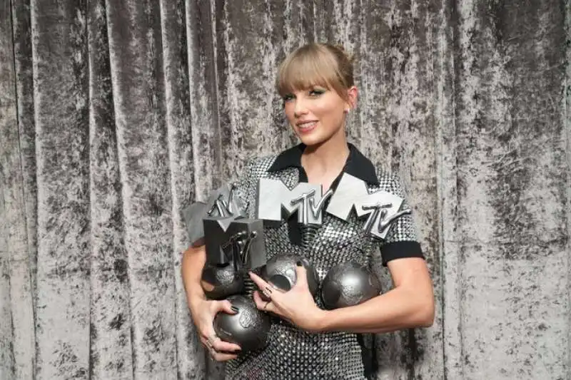 taylor swift mtv ema 2022 5