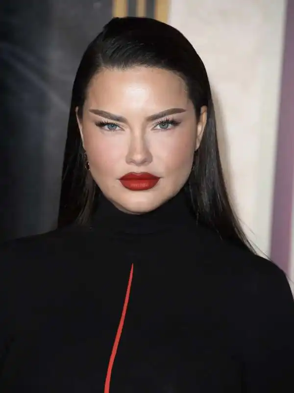 adriana lima alla prima di hunger games    los angeles, 2023 