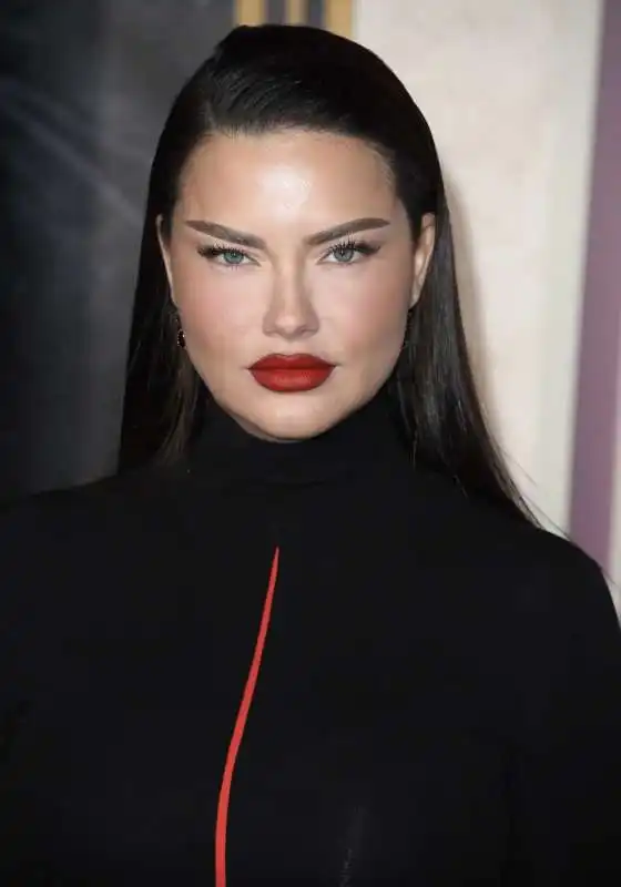 adriana lima alla prima di hunger games    los angeles, 2023     