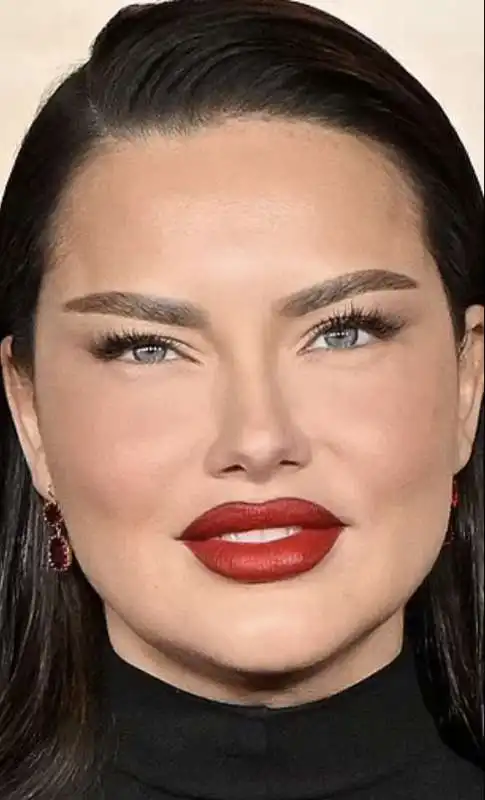 adriana lima alla prima di hunger games    los angeles, 2023        