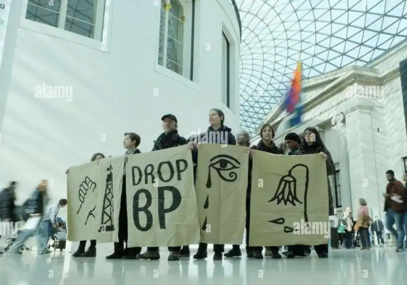 art not oil   proteste contro i finanziamenti di bp ai musei  3