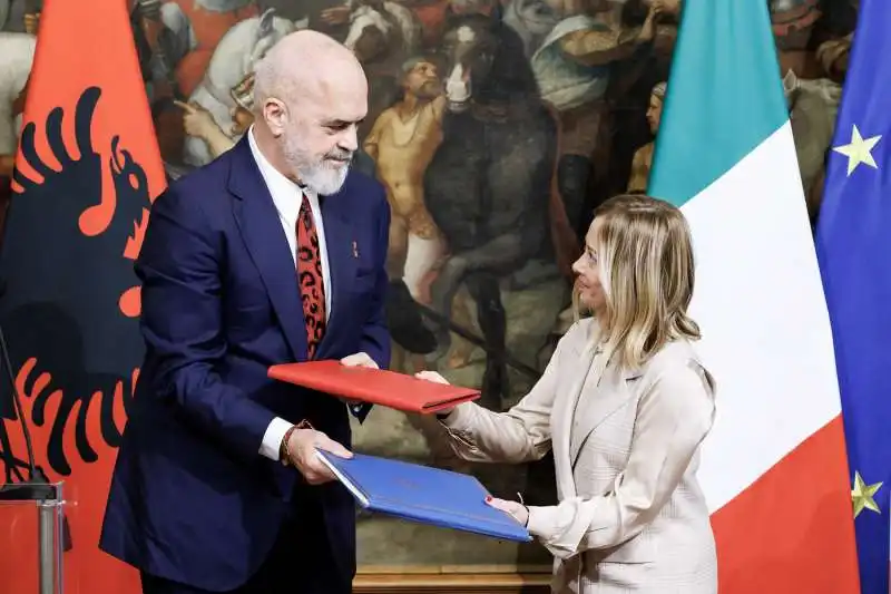 edi rama e giorgia meloni   firma accordo per i migranti italia albania   1