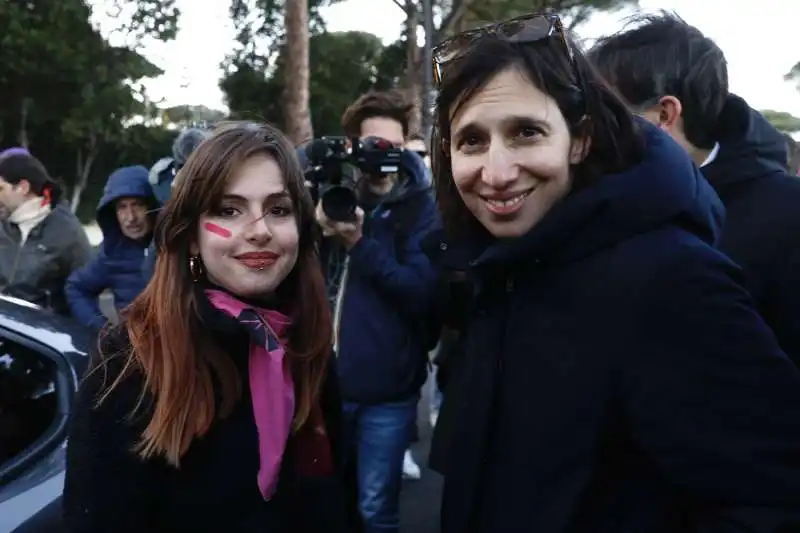 elly schlein alla manifestazione contro il patriarcato a roma 