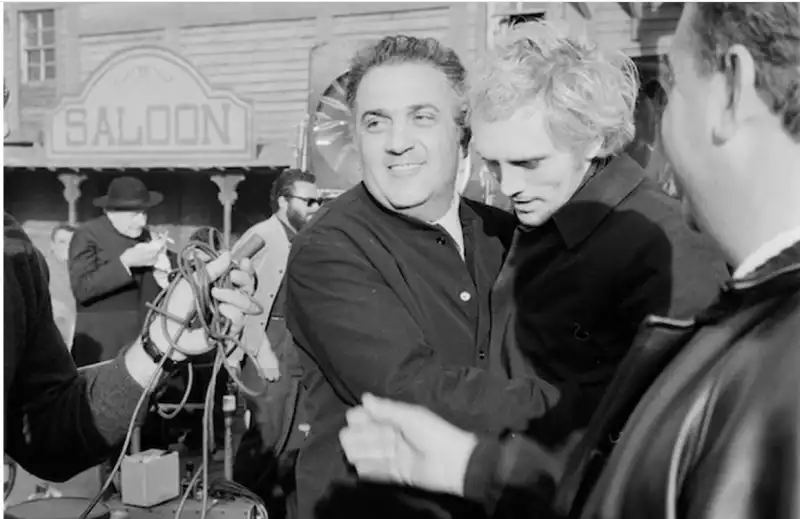 federico fellini abbraccia terence stamp TOBY DAMMIT 