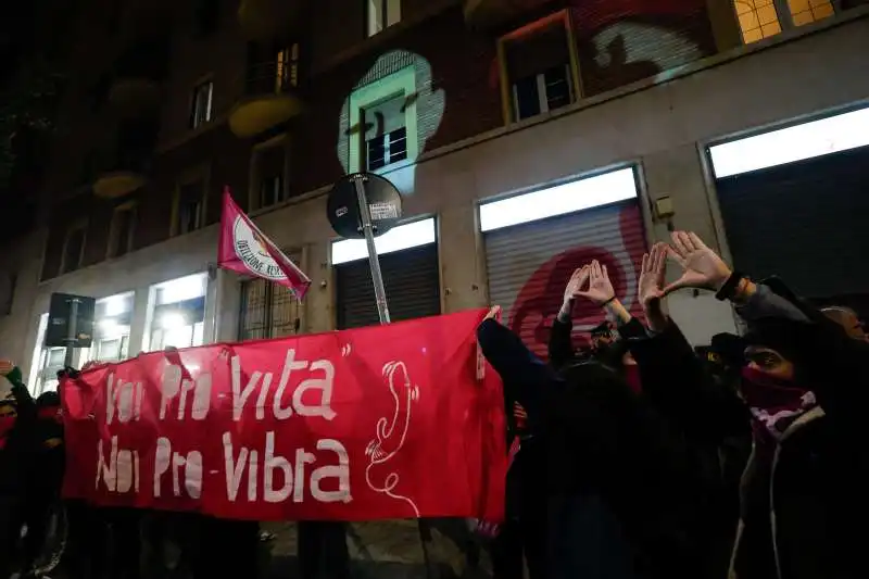 femministe contro la polizia a roma   18