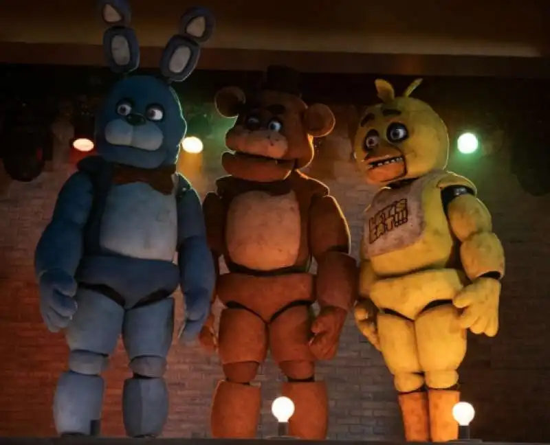 FIVE NIGHTS AT FREDDYS