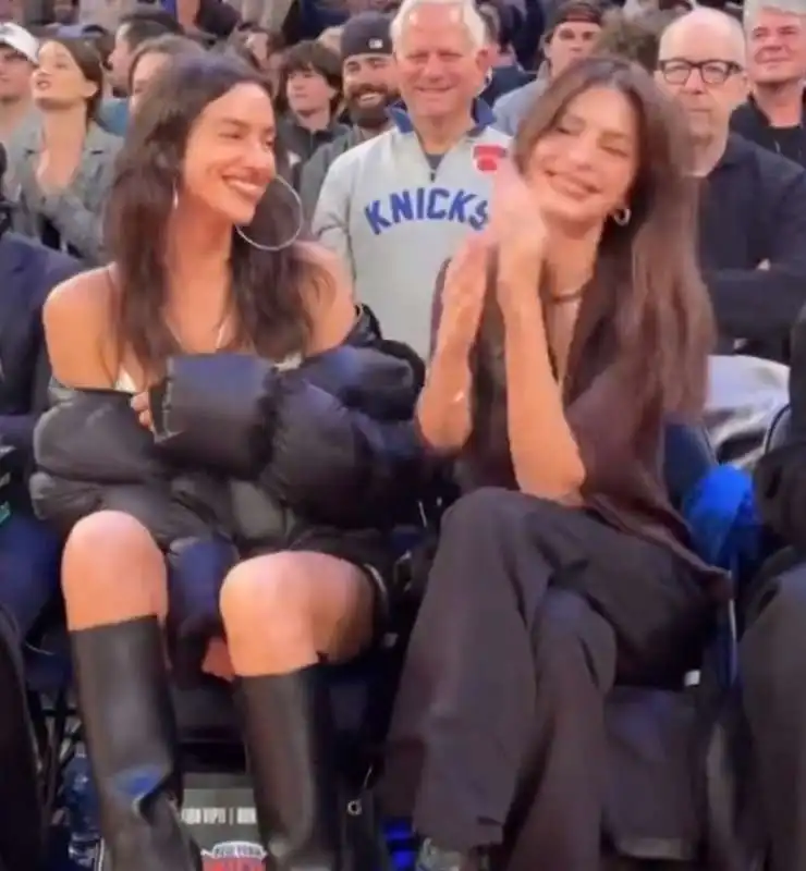 irina shayk e emily ratajkowski alla partita dei new york knicks   2