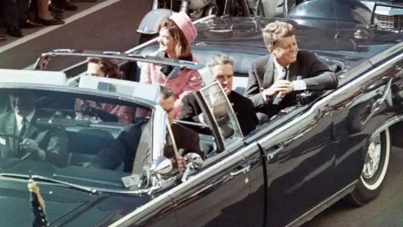 john e jackie kennedy dallas (2)