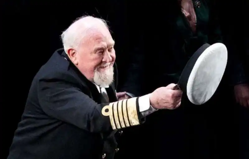 joss ackland  4